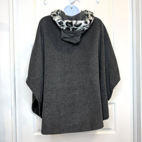 NWT Charming Charlie Hooded Poncho w/ Faux Fur Trim – One Size - Picture 3 of 8